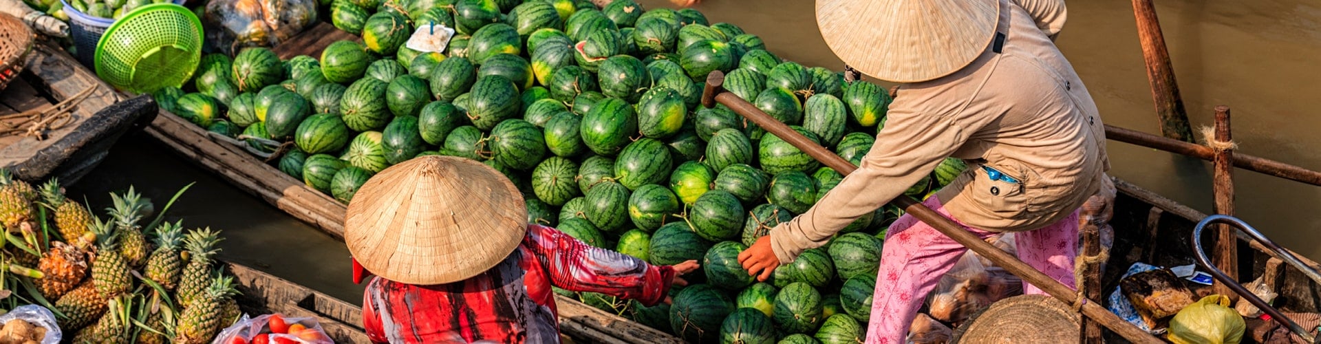 Women selling fruit on floating market